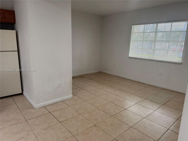 7130 Rue Versailles 4, Miami Beach, FL 33141