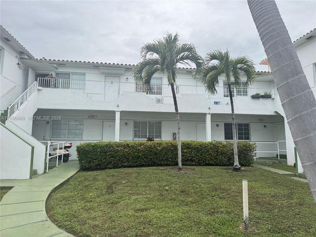 7130 Rue Versailles 4, Miami Beach, FL 33141