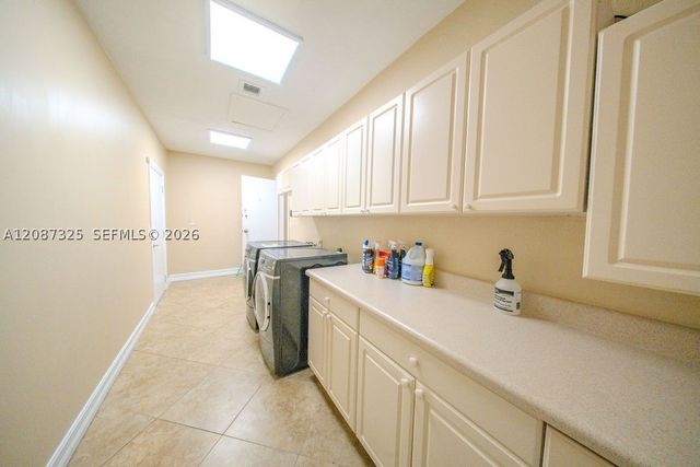 4391 SW 77th Ave, Davie, FL 33328