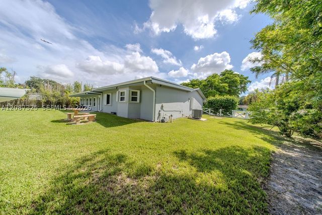 4391 SW 77th Ave, Davie, FL 33328