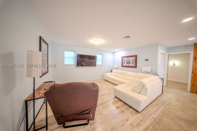 4391 SW 77th Ave, Davie, FL 33328