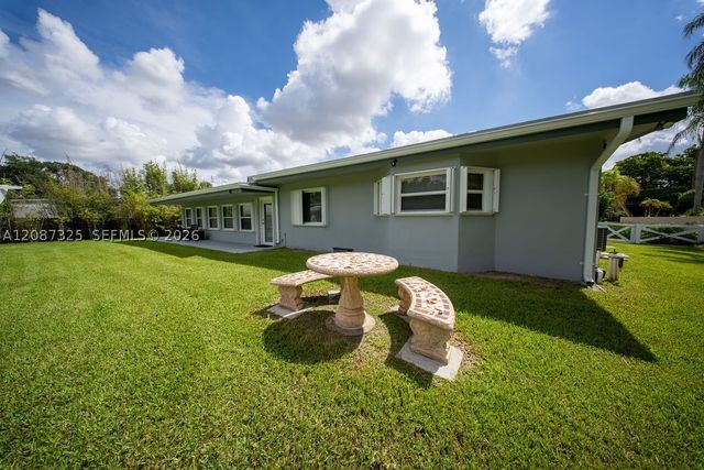 4391 SW 77th Ave, Davie, FL 33328