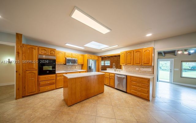 4391 SW 77th Ave, Davie, FL 33328