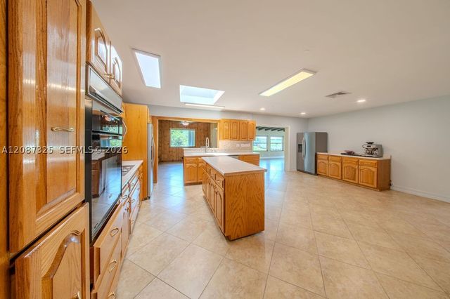 4391 SW 77th Ave, Davie, FL 33328