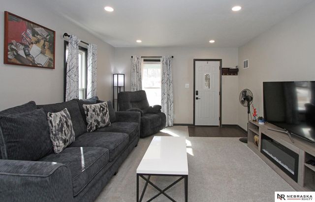 6512 Benton Street, Lincoln, NE 68507