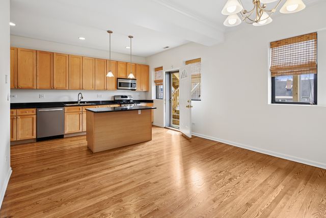 1313 W Pratt Boulevard 2W, Chicago, IL 60626