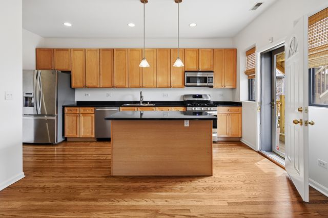 1313 W Pratt Boulevard 2W, Chicago, IL 60626