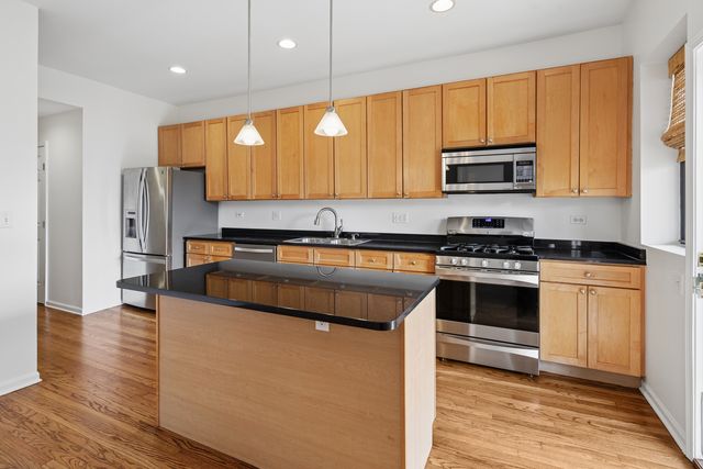 1313 W Pratt Boulevard 2W, Chicago, IL 60626