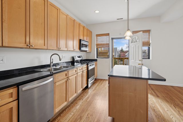 1313 W Pratt Boulevard 2W, Chicago, IL 60626