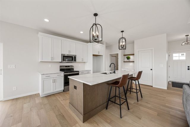 7509 Country Ridge Drive NW, Cedar Rapids, IA 52405