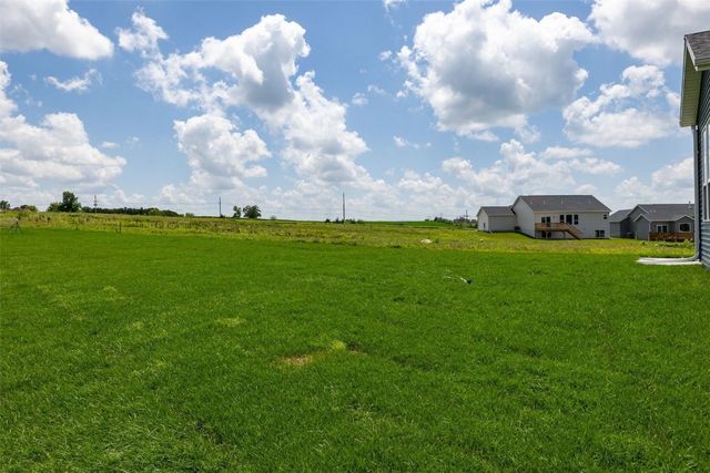 7509 Country Ridge Drive NW, Cedar Rapids, IA 52405