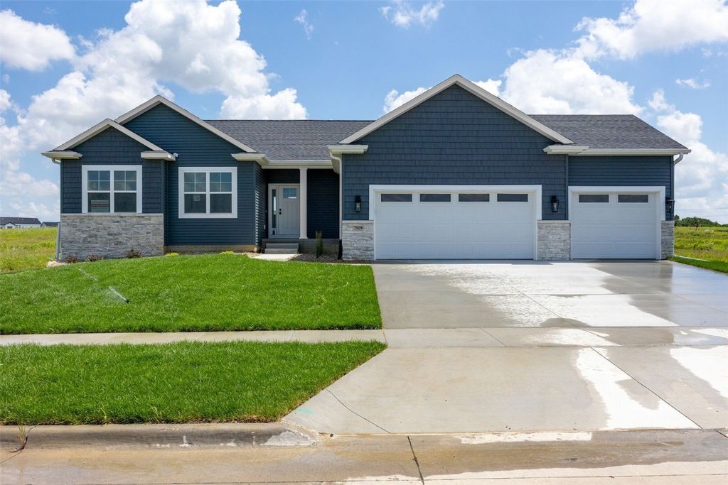 7509 Country Ridge Drive NW, Cedar Rapids, IA 52405