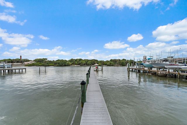 107 Lighthouse Drive, Jupiter Inlet Colony, FL 33469