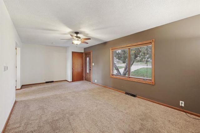 303 E Jasper Street, Pleasantville, IA 50225