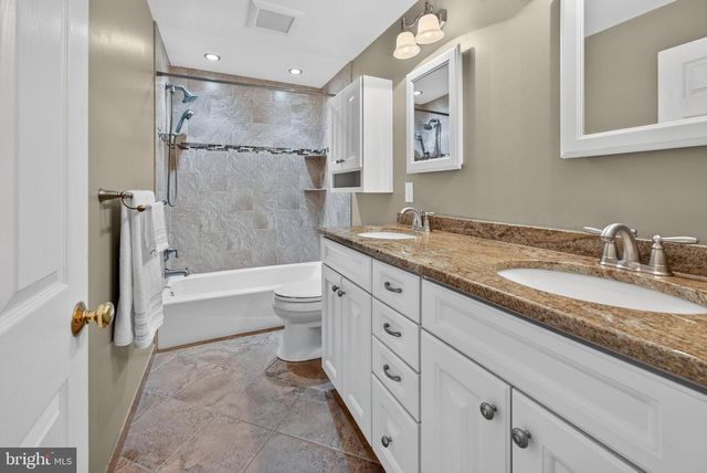3 GATELY CT, Cherry Hill, NJ 08002