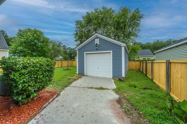 325 Harriswood Lane, Moncks Corner, SC 29461