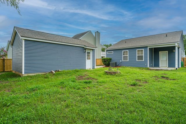 325 Harriswood Lane, Moncks Corner, SC 29461