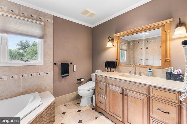 1495 CHARTER CT, Southampton, PA 18966