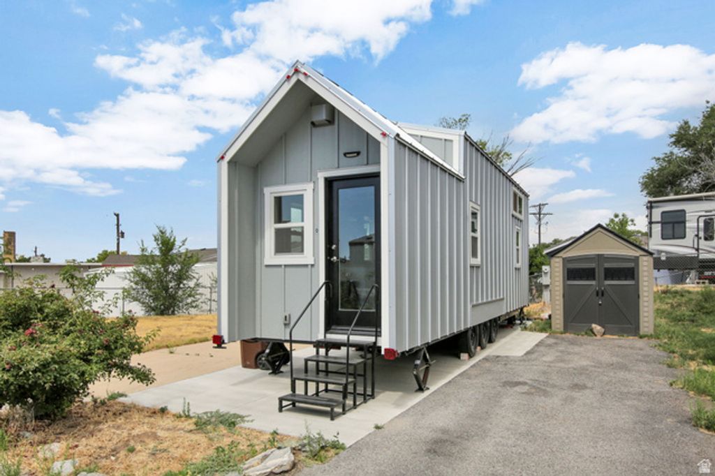 111 BARRINGTON WAY, Layton, UT 84041