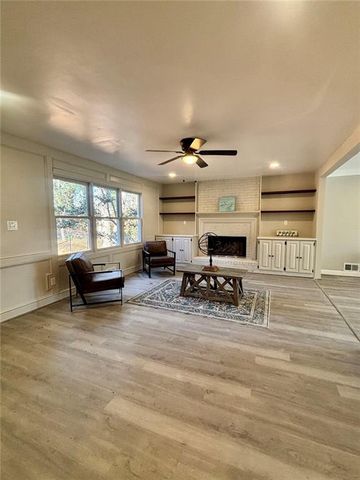 423 Orchards Walk, Stone Mountain, GA 30087