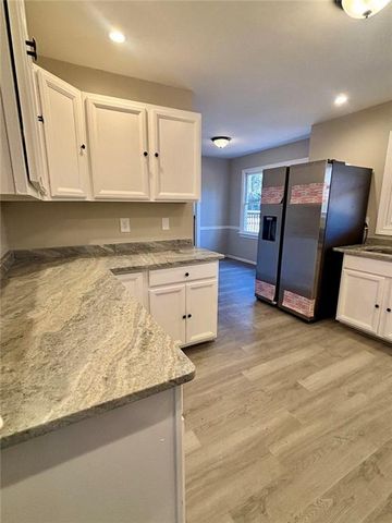 423 Orchards Walk, Stone Mountain, GA 30087