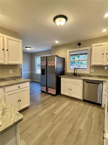 423 Orchards Walk, Stone Mountain, GA 30087