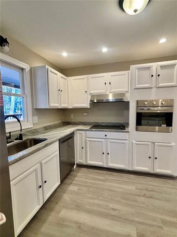 423 Orchards Walk, Stone Mountain, GA 30087