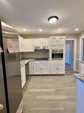 423 Orchards Walk, Stone Mountain, GA 30087