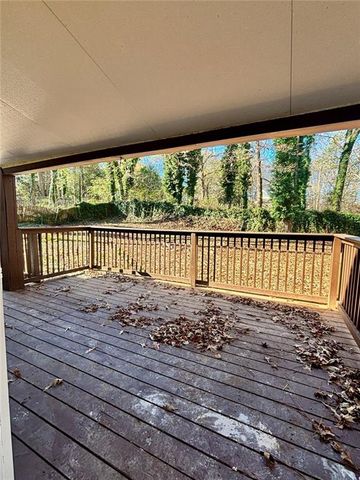 423 Orchards Walk, Stone Mountain, GA 30087