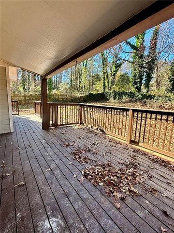 423 Orchards Walk, Stone Mountain, GA 30087