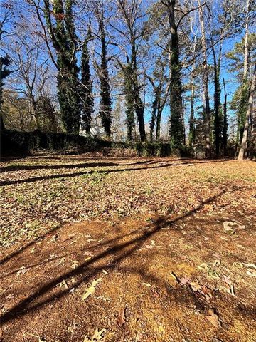 423 Orchards Walk, Stone Mountain, GA 30087