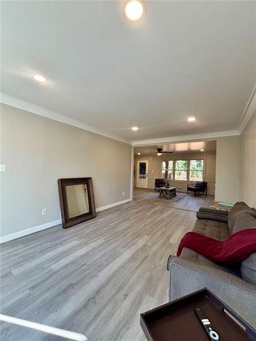 423 Orchards Walk, Stone Mountain, GA 30087