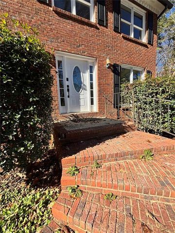 423 Orchards Walk, Stone Mountain, GA 30087