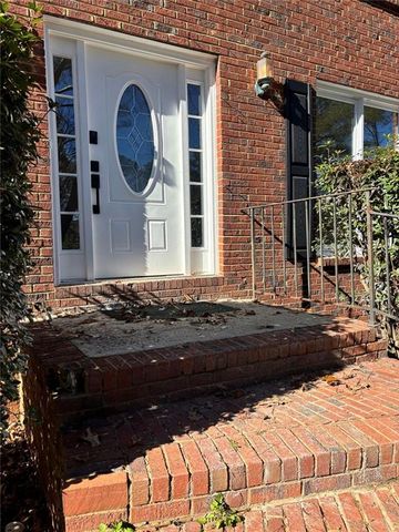 423 Orchards Walk, Stone Mountain, GA 30087