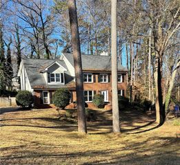423 Orchards Walk, Stone Mountain, GA 30087