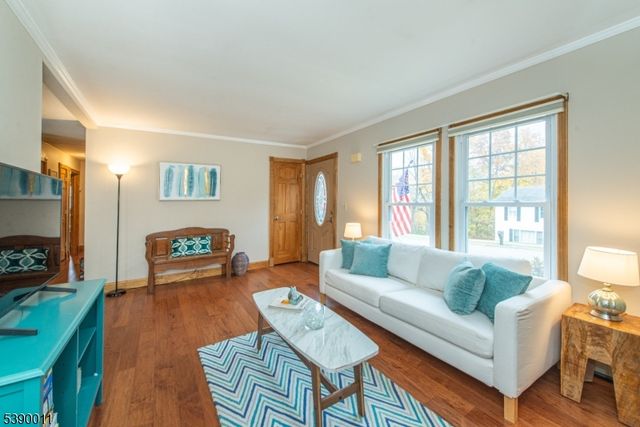 30 Linmor Ave, Newton Town, NJ 07860