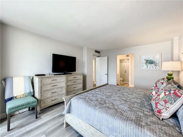 380 Seaview CT # 11709, Marco Island, FL 34145