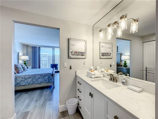 380 Seaview CT # 11709, Marco Island, FL 34145