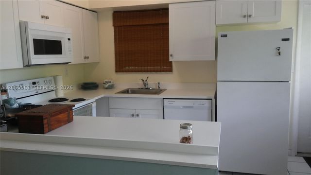 123-125 SW 19th Ave 1-3, Fort Lauderdale, FL 33312