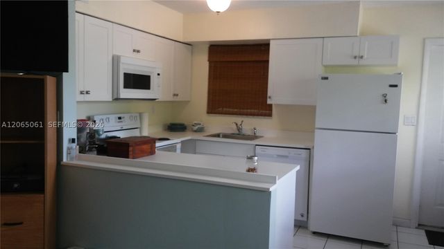 123-125 SW 19th Ave 1-3, Fort Lauderdale, FL 33312