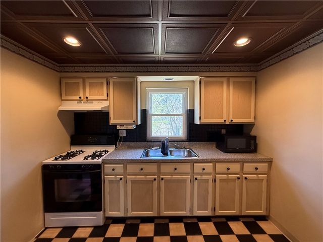 111 Robin St, N Versailles, PA 15137