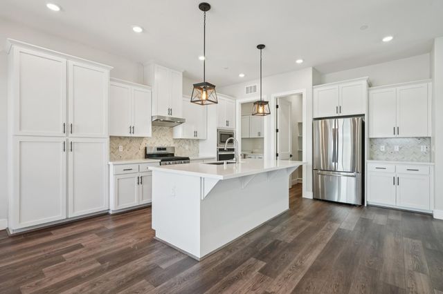 9048 Whitefish Way, Roseville, CA 95747