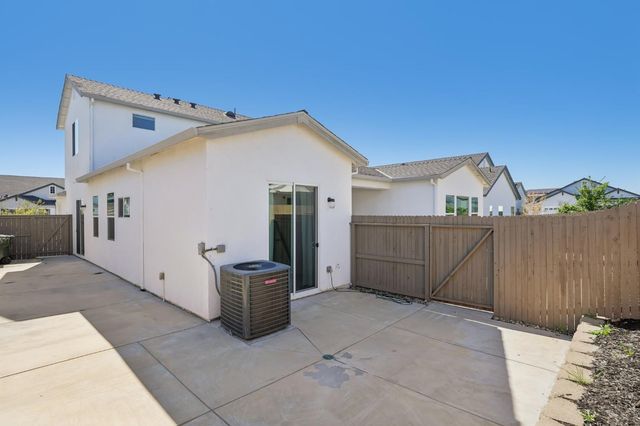 9048 Whitefish Way, Roseville, CA 95747