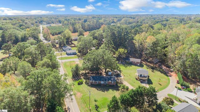 8 Pinecrest Drive, Williamston, SC 29697