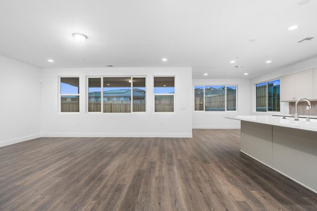 7945 Sierra Court, Friant, CA 93626