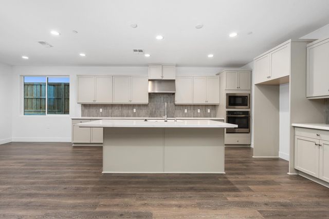 7945 Sierra Court, Friant, CA 93626