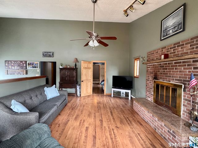 10 Texas Heights Road, Plainfield, CT 06374