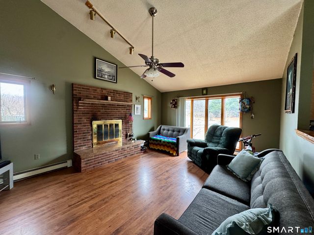 10 Texas Heights Road, Plainfield, CT 06374