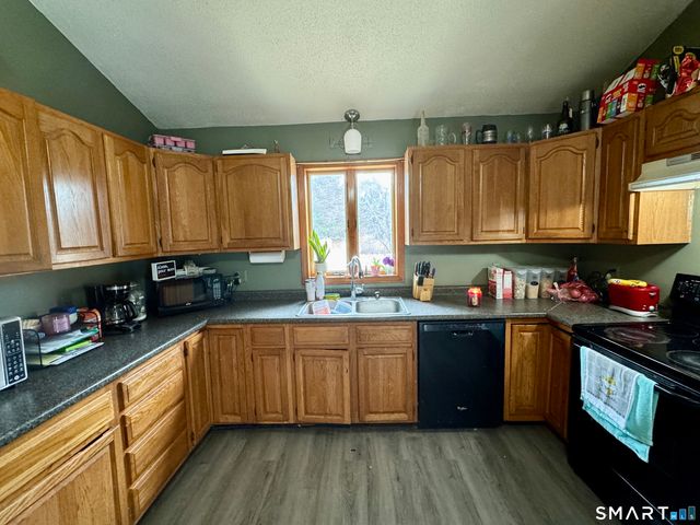 10 Texas Heights Road, Plainfield, CT 06374