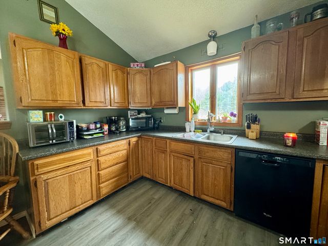 10 Texas Heights Road, Plainfield, CT 06374